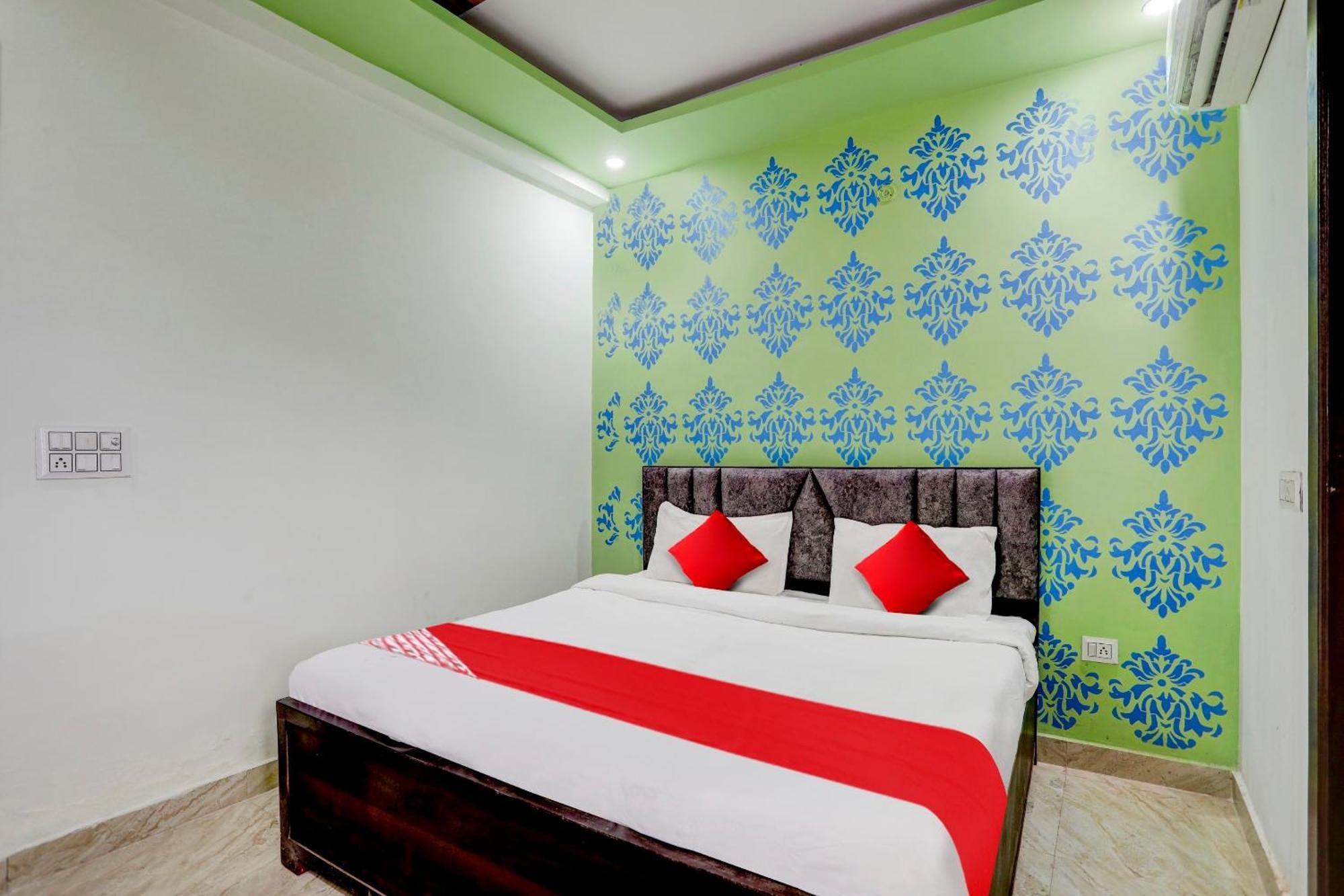 Hotel O Gold Coast Crossing Ґазіабад Екстер'єр фото